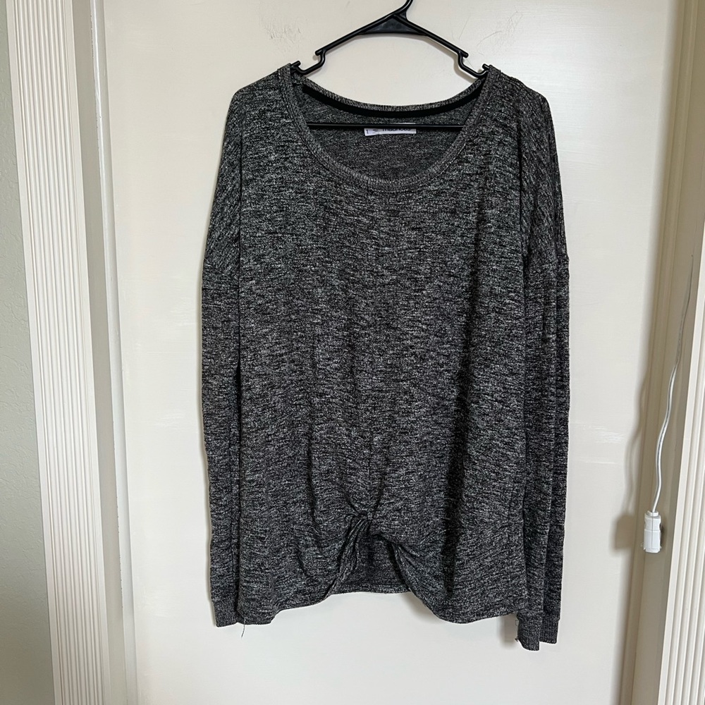 Maurice’s grey sweater with knot detail